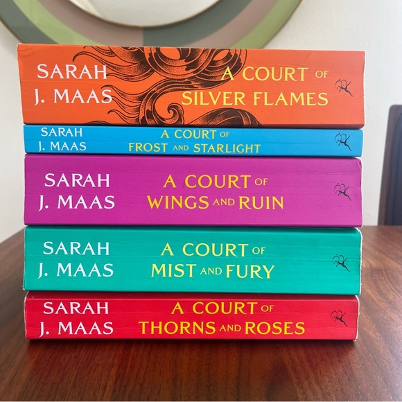 Other - Sarah J Maas A Court of Thorns and Roses Complete Paperback Set Lot of 5 Books